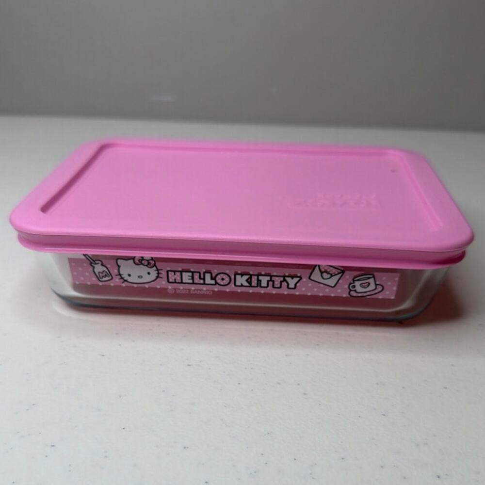Pyrex Hello Kitty Decorated Glass Rectangle Pink Food Storage Baking Container
